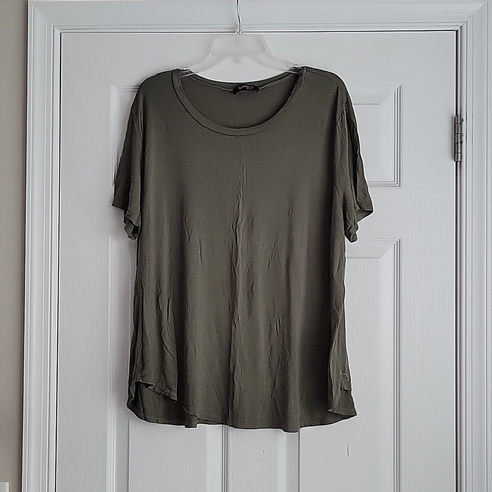 Queen Bees Women's Top